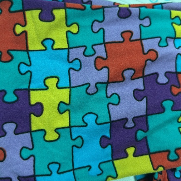 OS LuLaRoe Puzzle Piece Autism Awareness Leggings - Picture 2 of 3